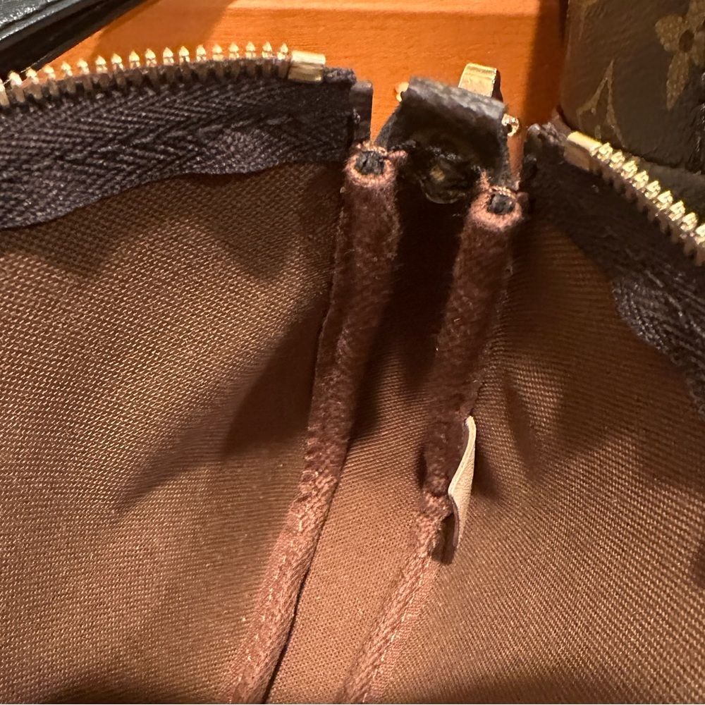 💯% Authentic Louis Vuitton Pochette✨ - Picture 13 of 16